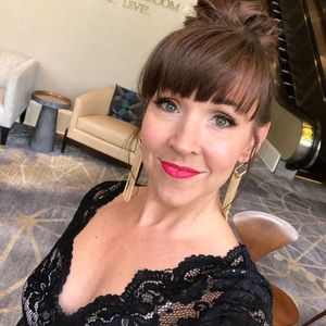 Meet your Posher, April